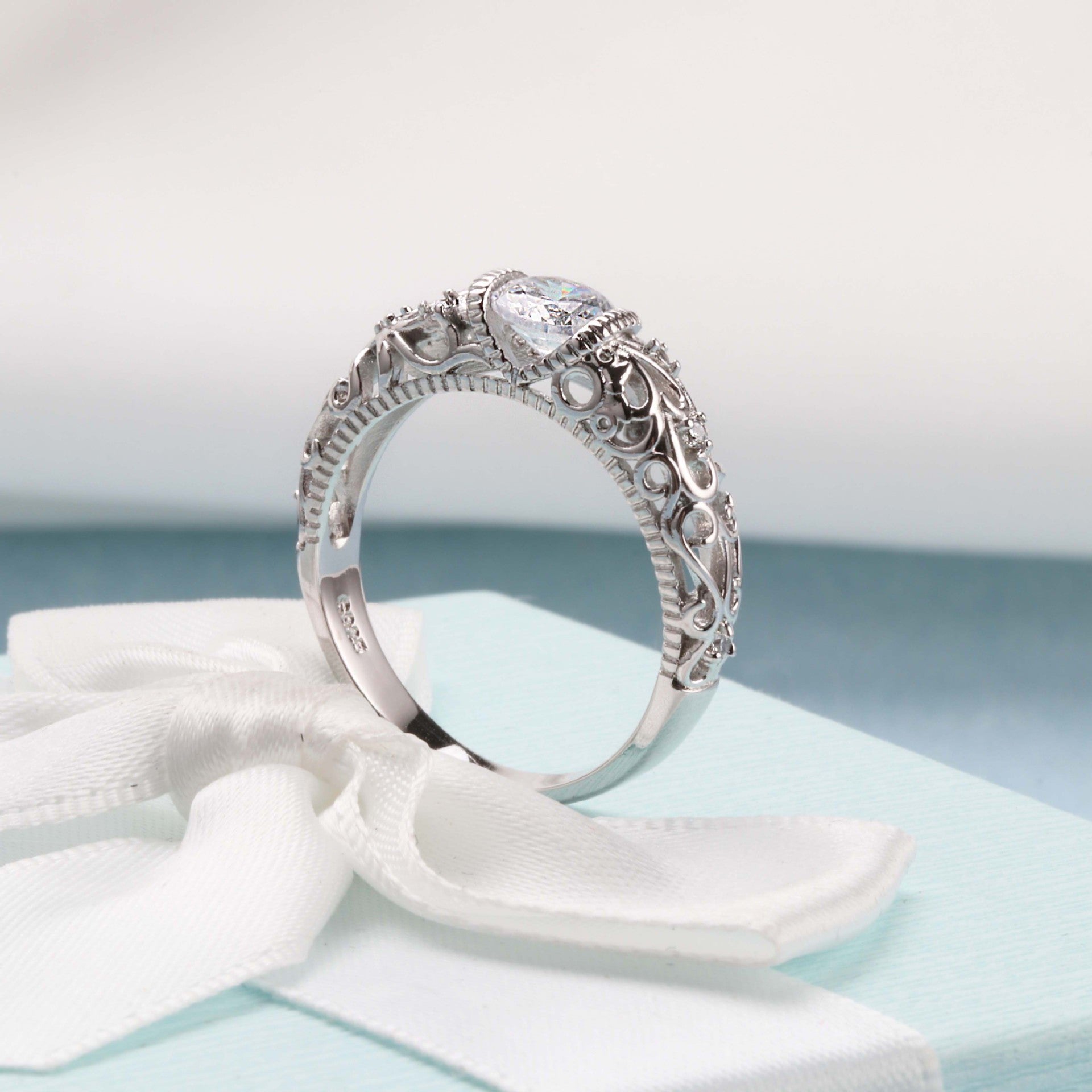 Platinum white gold zircon ring