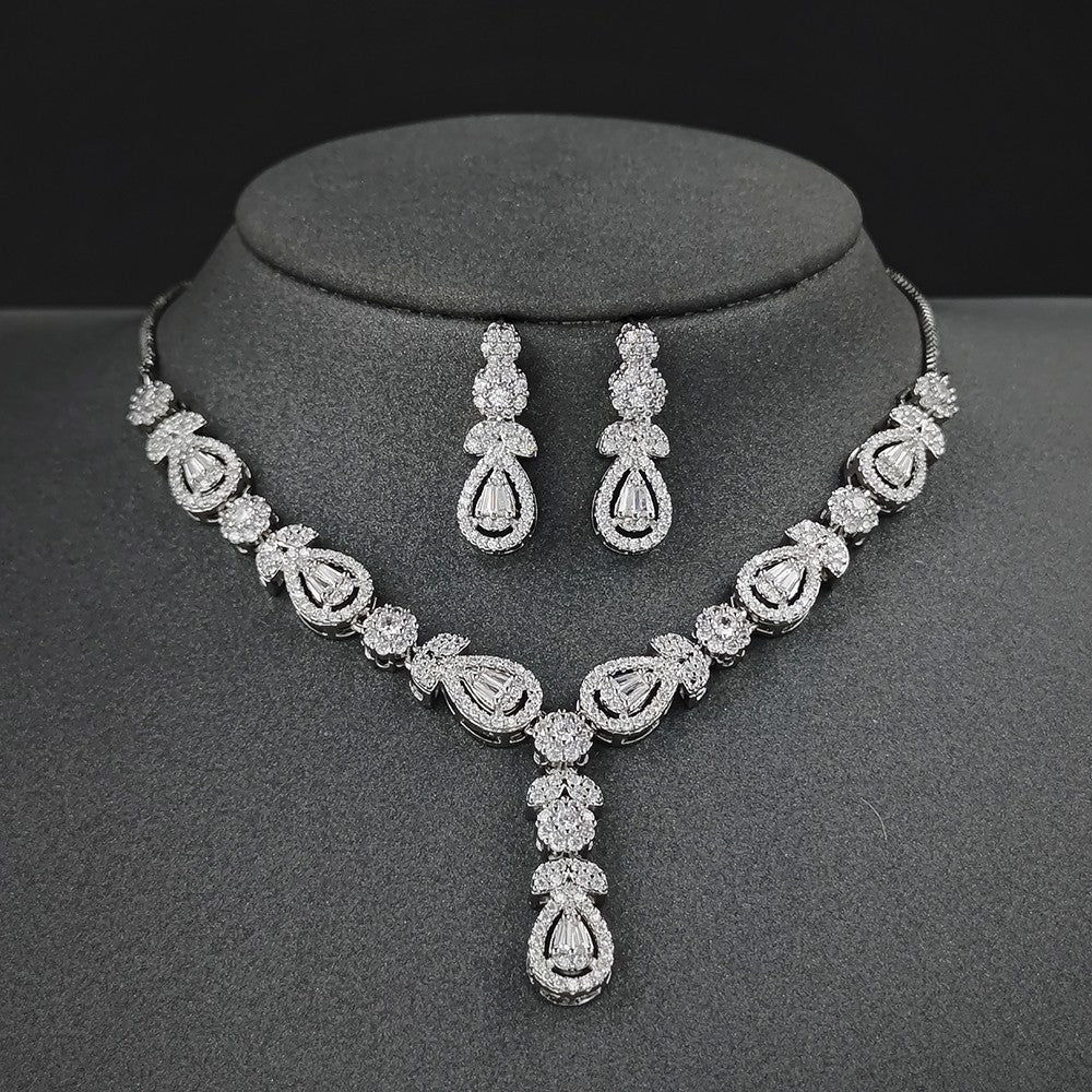 Light Luxury Design Women's Necklace Ear Stud Jewelry Suit  girls product  women accessories  women product  jewelry  women products  necklace  ellexo shop  silver  trendy jewelry  stylish  fashion  girls fashion  Luxury  set  bridal jewelry set  earrings set  jewelry set