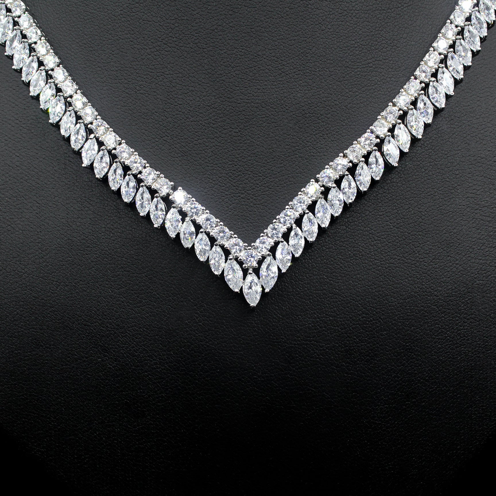 Stylish Bridal Necklace And Earring Set