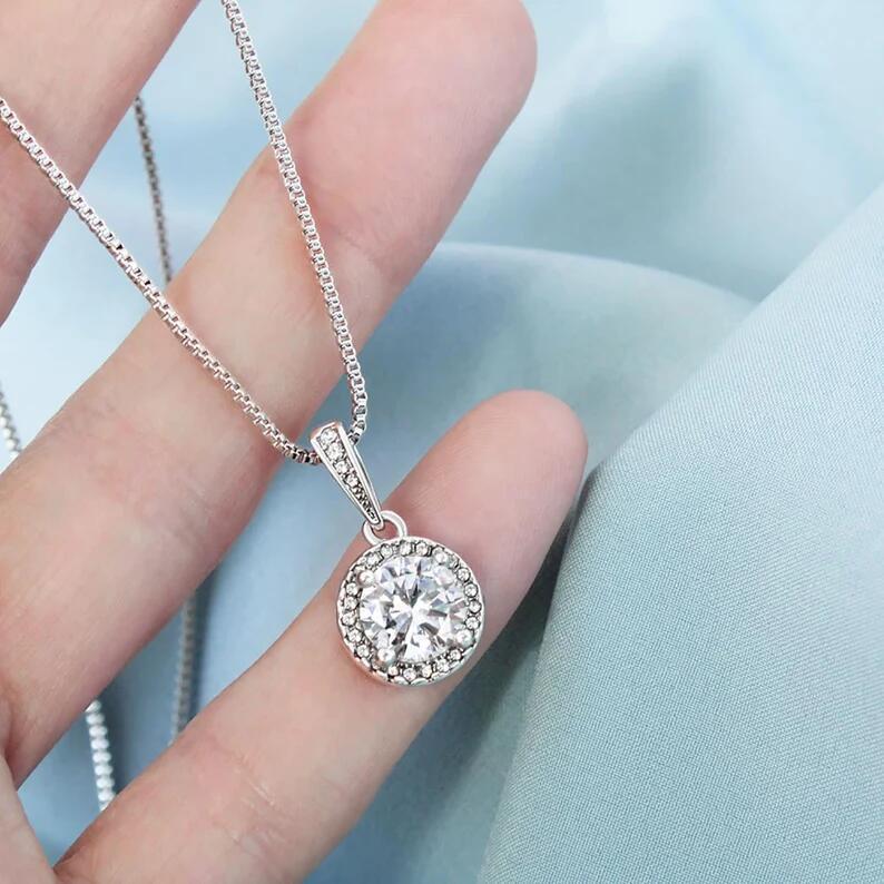 Women's Fashion Simple Micro-set Glittering Diamond Collarbone Chain Necklace