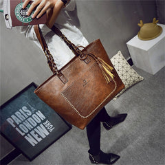 Letter hand bag