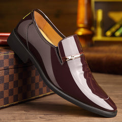 Pointed patent leather men's shoes