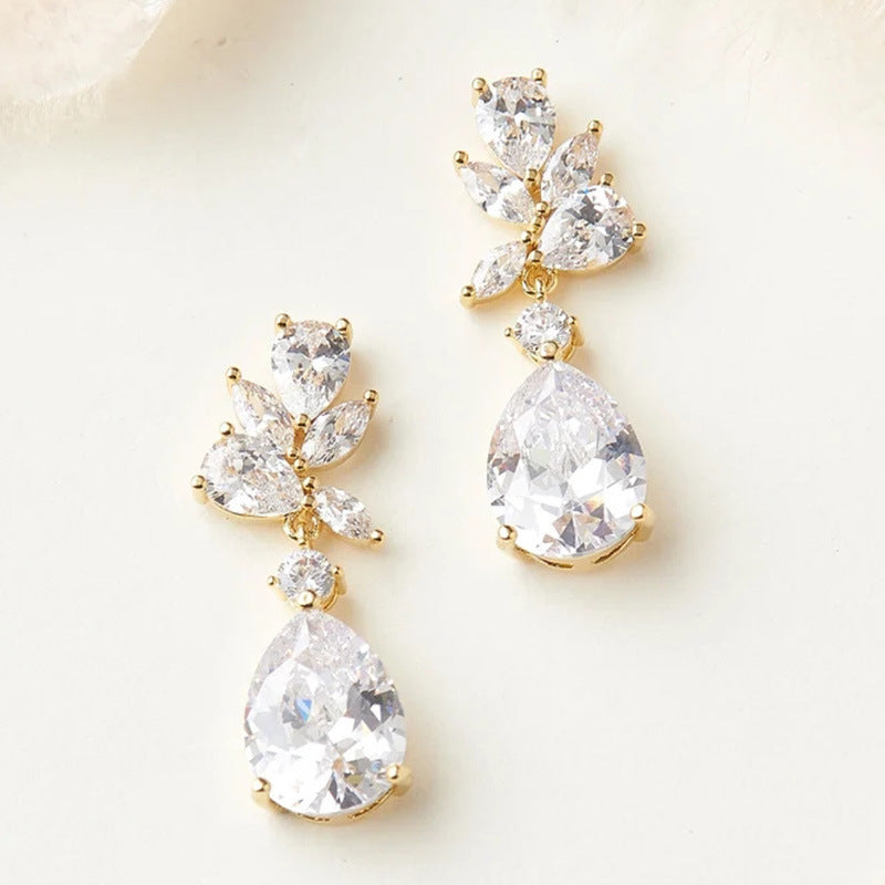 Simple And High-grade Zircon Earrings