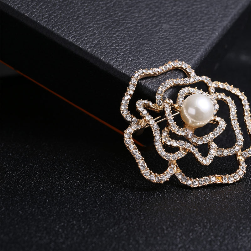 European And American Natural Pearl Brooches Hollowed Out With Diamonds