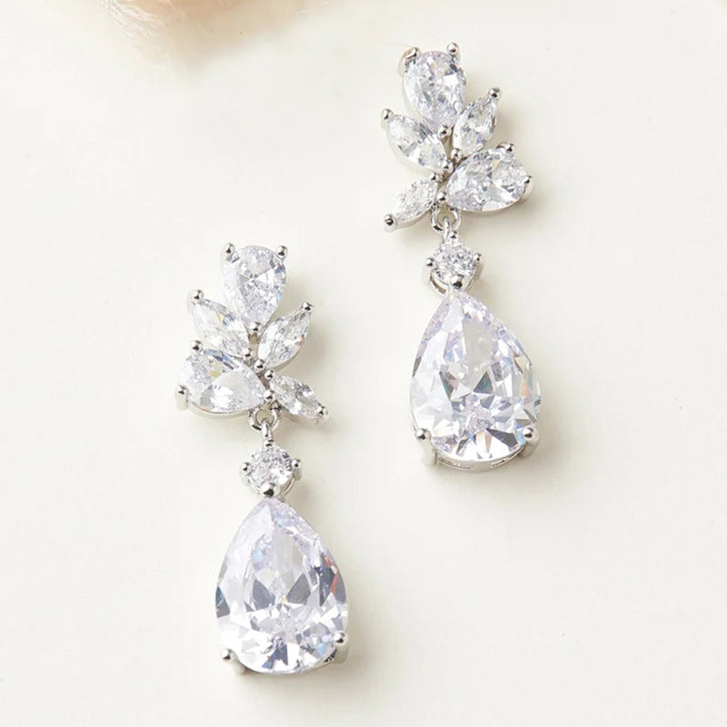 Simple And High-grade Zircon Earrings