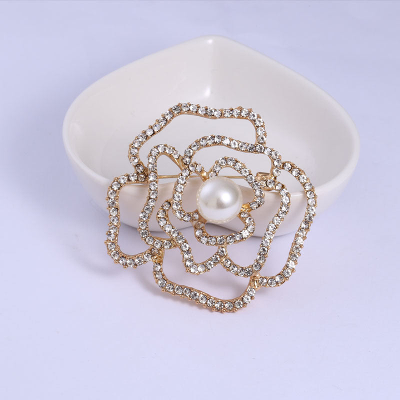 European And American Natural Pearl Brooches Hollowed Out With Diamonds