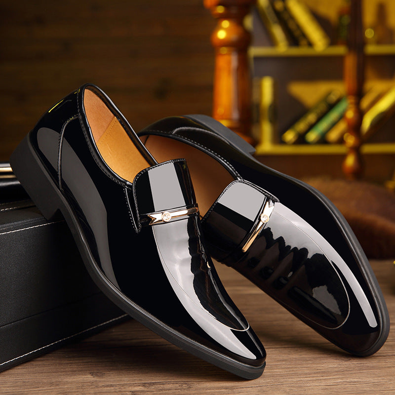 Pointed patent leather men's shoes