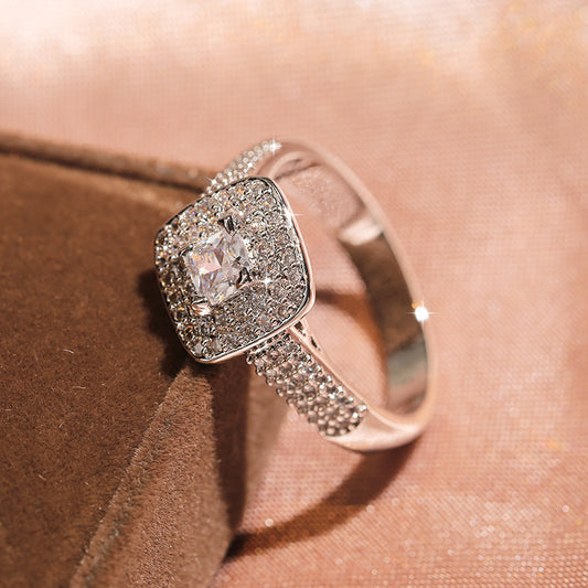 Classic Four-claw Round Zircon Engagement Ring