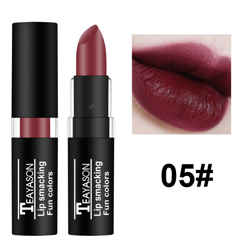 Big red lipstick for vibrant makeup