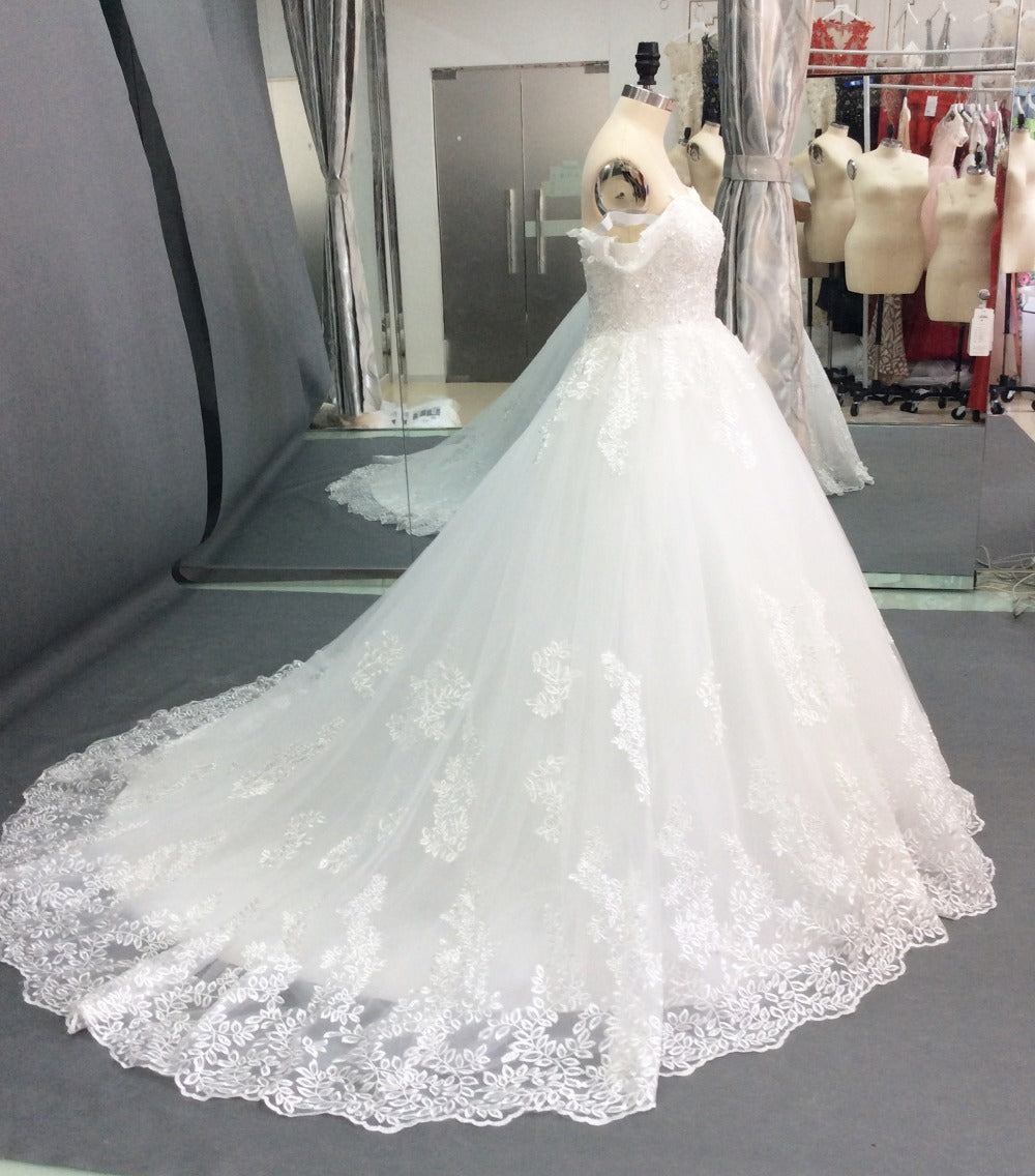 Customized polyester wedding gown for young brides 