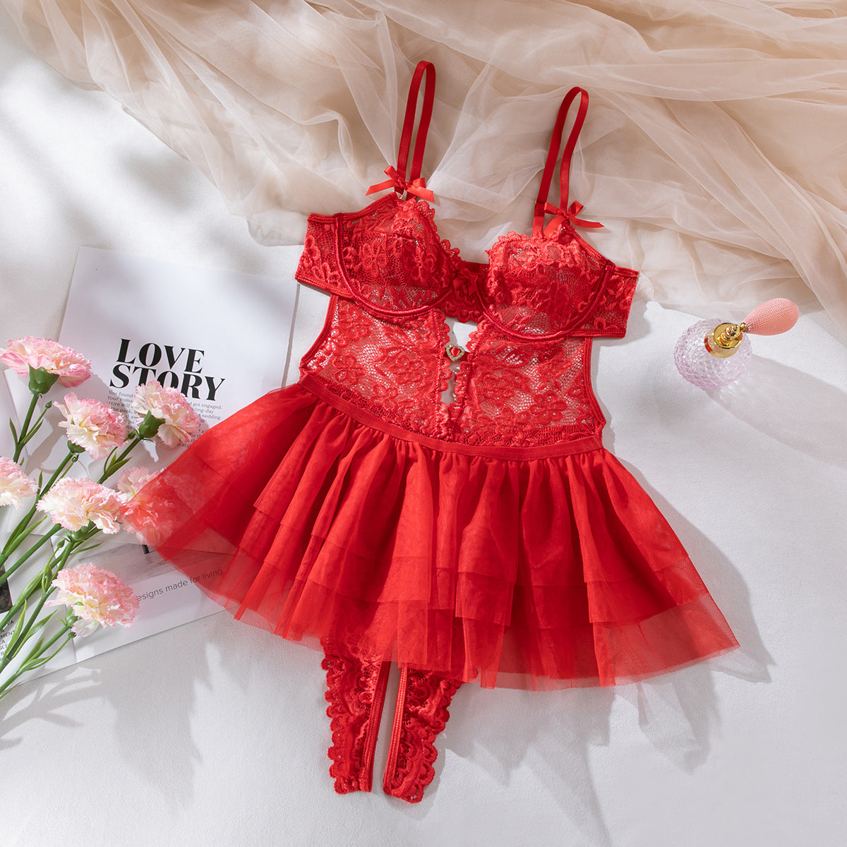 Heart-shaped lace dress