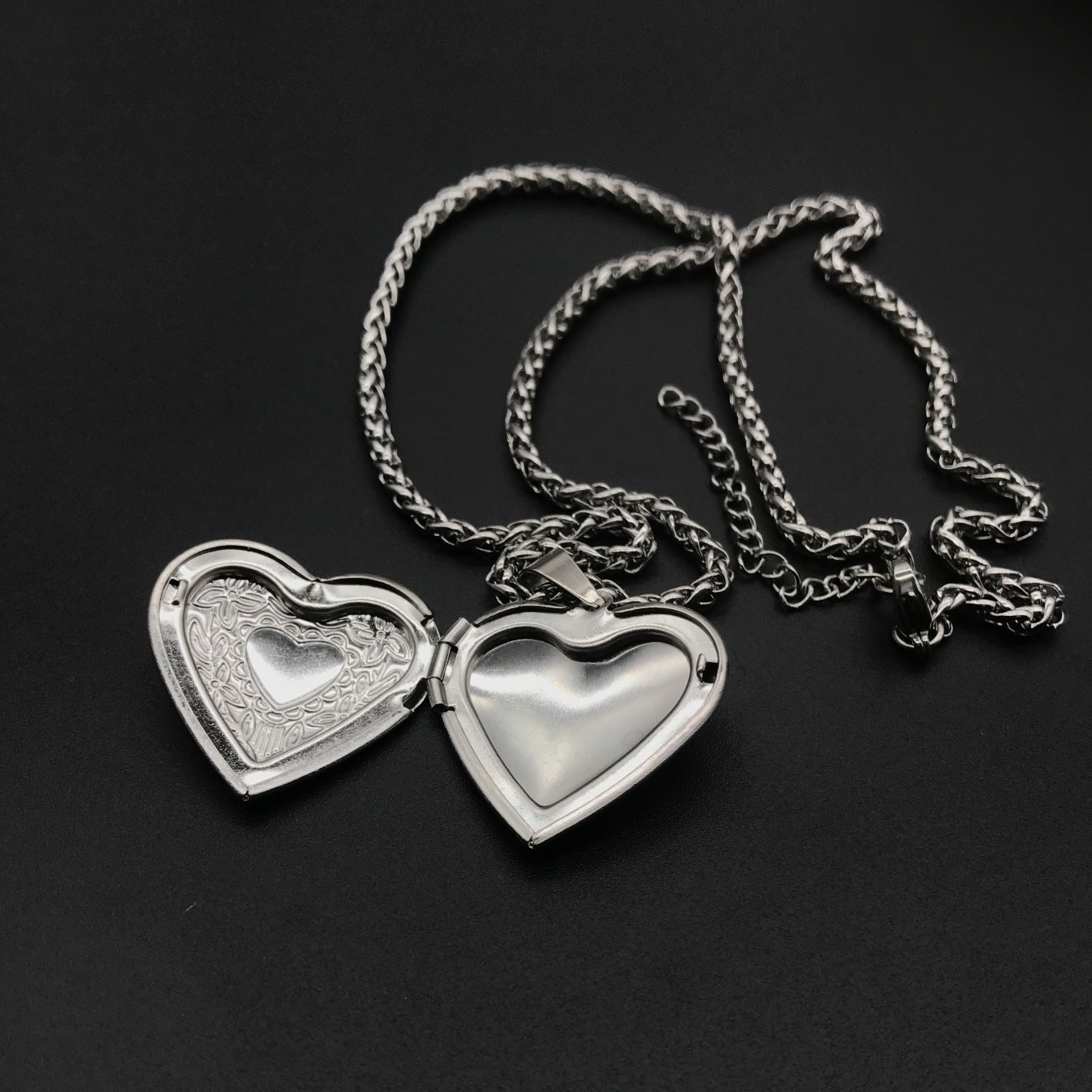 Fashion Commuter Women's Pattern Heart-shaped Photo Box Pendant Necklace