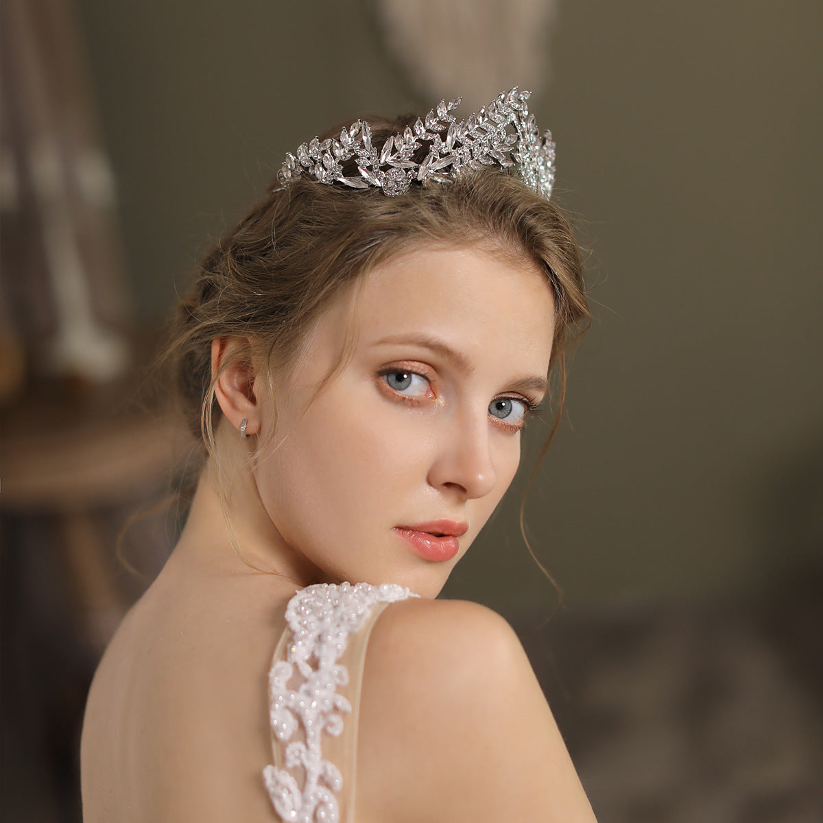 Exquisite Alloy Rhinestone Bridal Crown Wedding Dress