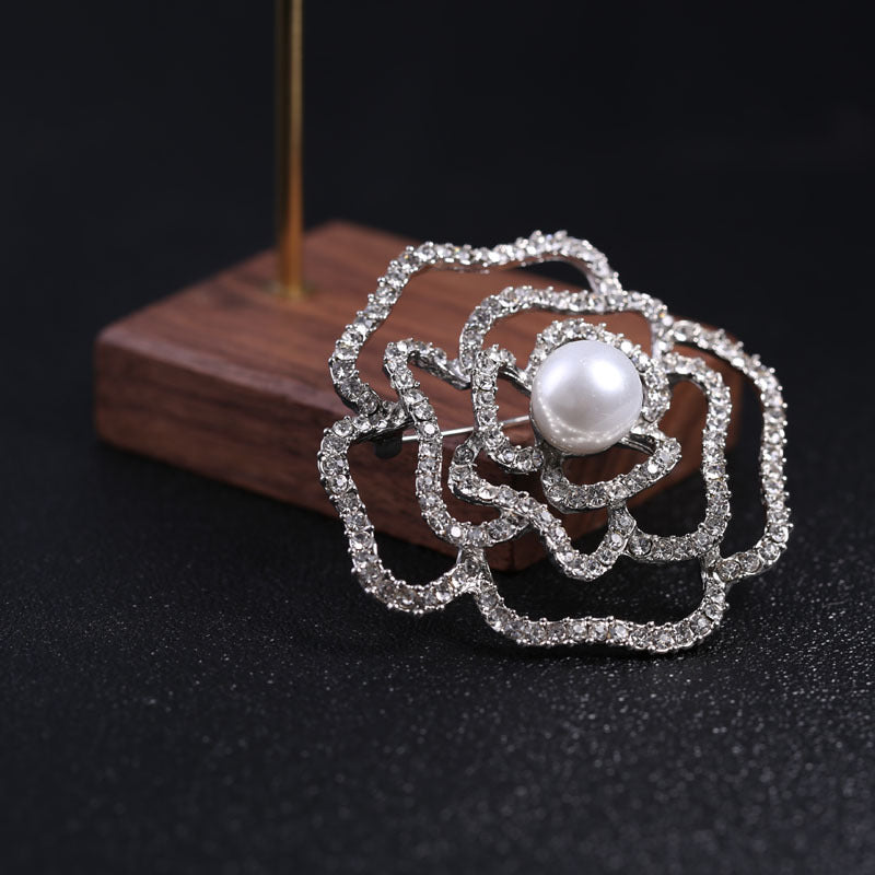 European And American Natural Pearl Brooches Hollowed Out With Diamonds